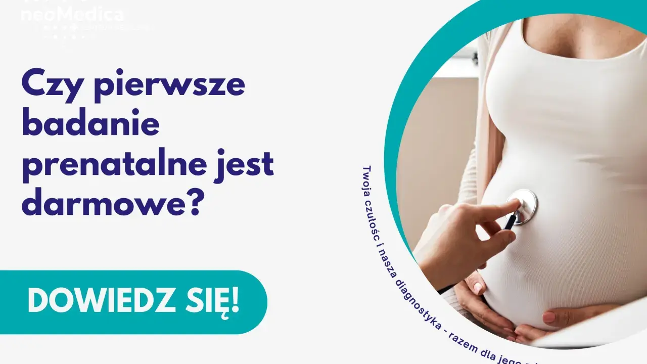 Brzuch kobiety w ciąży, na którym lekarz przykłada stetoskop.