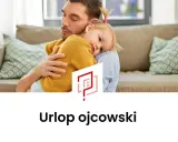Ojciec tuli córeczkę, ciesząc się czasem spędzonym razem podczas urlopu ojcowskiego.