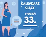 Kobieta w niebieskiej sukience, w 33 tygodniu ciąży, trzyma dłoń na brzuchu. Obok kalendarz i napisy "Kaledarz ciąży tydzień 33".