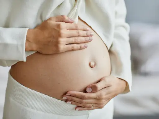Ruchy dziecka: Kiedy czuć? Jak je rozpoznać i co powinno niepokoić?
