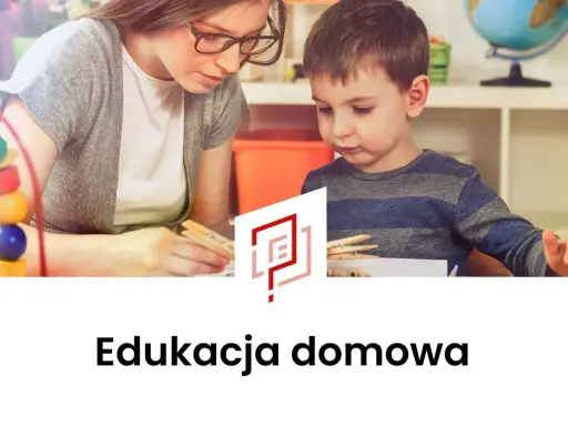 Kobieta z okularami i chłopiec w pasiastej bluzce uczą się w domu. Edukacja domowa to świetna przygoda.