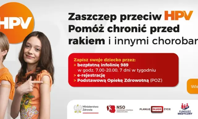 Dwoje uśmiechniętych dzieci z plastrem po szczepieniu HPV. Zachęta do ochrony przed rakiem.
